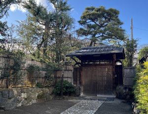 下鴨休影荘